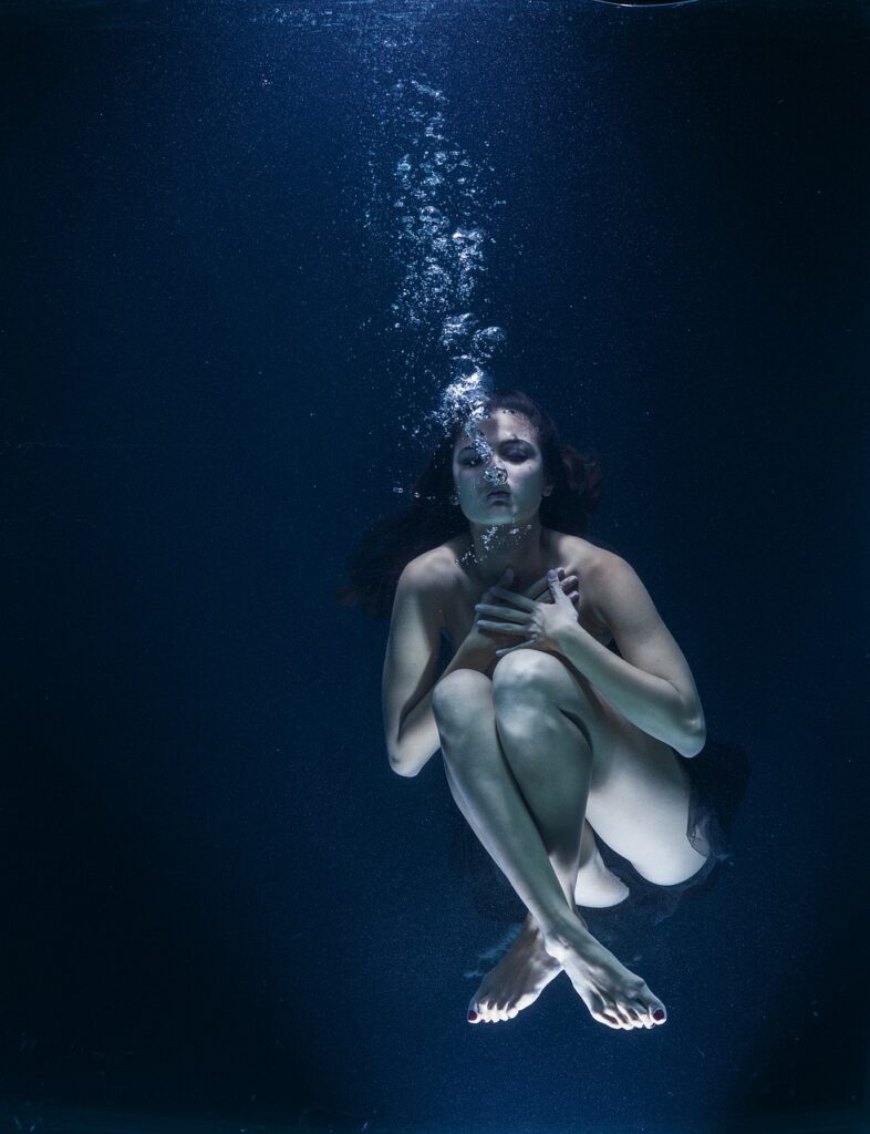 woman, swimming, underwater-2725337.jpg